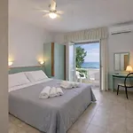 Dei Cesari - Fronte Mare - Breakfast Xxl Fino Alle 12 3*
