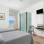 Dei Cesari - Fronte Mare - Breakfast Xxl Fino Alle 12 מלון
