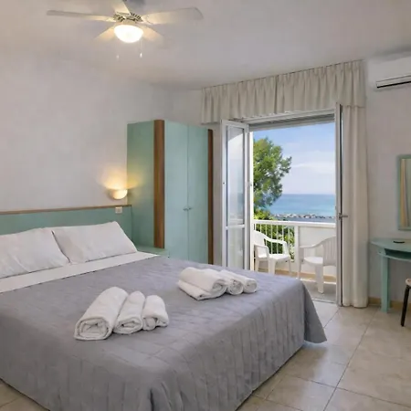 Dei Cesari - Fronte Mare - Breakfast Xxl Fino Alle 12 3*