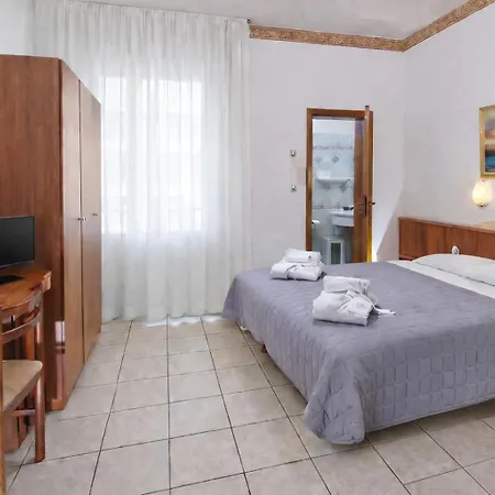 Hotel Dei Cesari - Fronte Mare - Breakfast Xxl Fino Alle 12