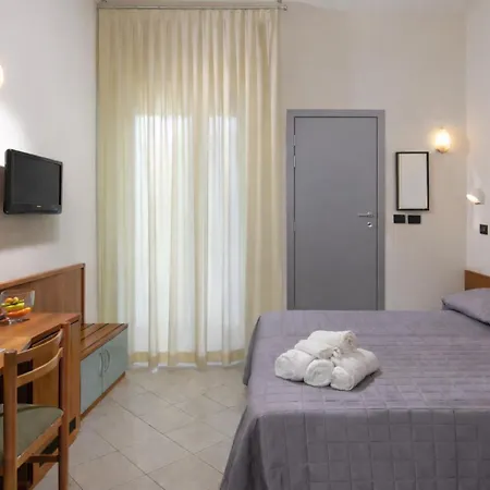 Dei Cesari - Fronte Mare - Breakfast Xxl Fino Alle 12 3* بيلاريا-إيجيا مارينا