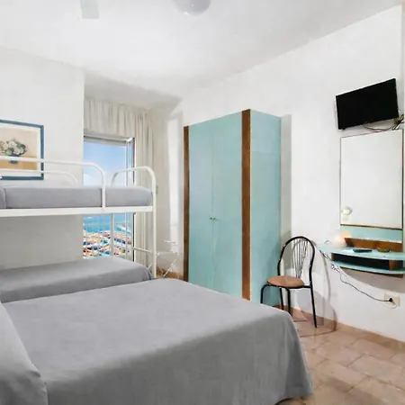 Dei Cesari - Fronte Mare - Breakfast Xxl Fino Alle 12 فندق بيلاريا-إيجيا مارينا