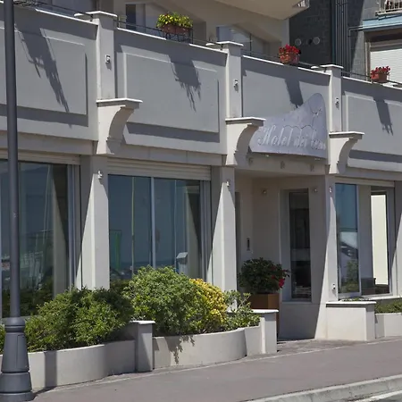 فندق Dei Cesari - Fronte Mare - Breakfast Xxl Fino Alle 12 3*