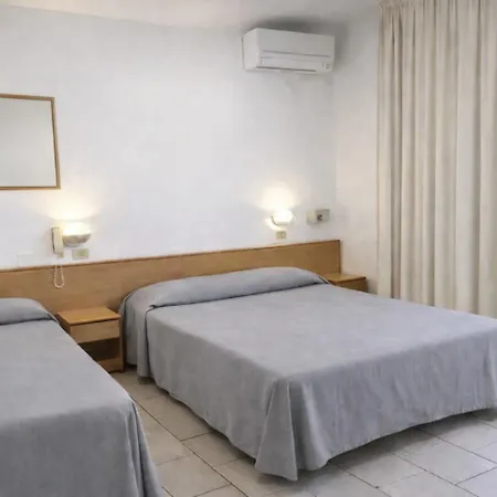 Hotel Dei Cesari - Fronte Mare - Breakfast Xxl Fino Alle 12 3*