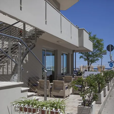 Dei Cesari - Fronte Mare - Breakfast Xxl Fino Alle 12 Hotel