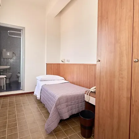 Hotel Dei Cesari - Fronte Mare - Breakfast Xxl Fino Alle 12 3*