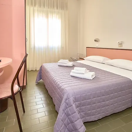 Hotel Dei Cesari - Fronte Mare - Breakfast Xxl Fino Alle 12 3*