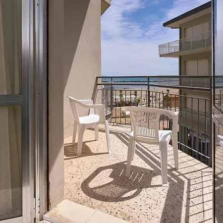 Dei Cesari - Fronte Mare - Breakfast Xxl Fino Alle 12 Bellaria-Igea Marina