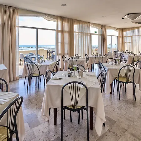 Dei Cesari - Fronte Mare - Breakfast Xxl Fino Alle 12 Bellaria-Igea Marina