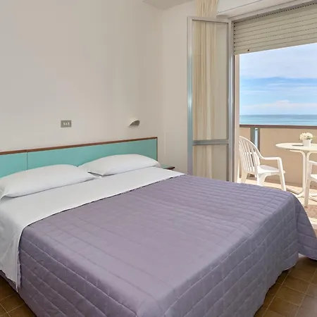 Dei Cesari - Fronte Mare - Breakfast Xxl Fino Alle 12 Hotel