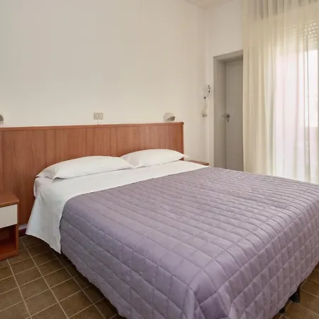 Hotel Dei Cesari - Fronte Mare - Breakfast Xxl Fino Alle 12 3*
