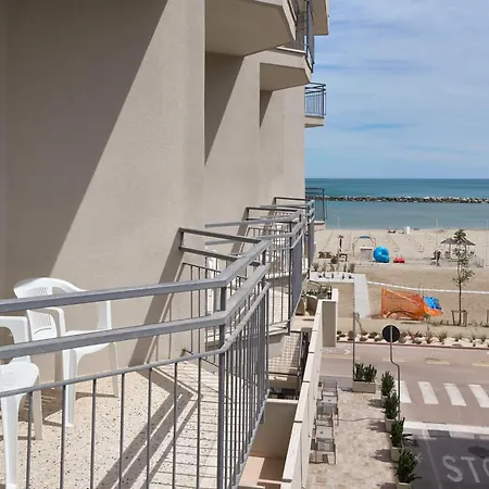 Dei Cesari - Fronte Mare - Breakfast Xxl Fino Alle 12 Hotel