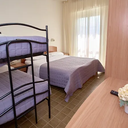 Dei Cesari - Fronte Mare - Breakfast Xxl Fino Alle 12 Hotel 3*