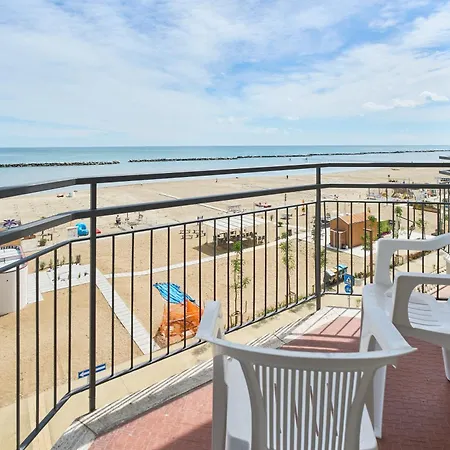 Hotel Dei Cesari - Fronte Mare - Breakfast Xxl Fino Alle 12 3*